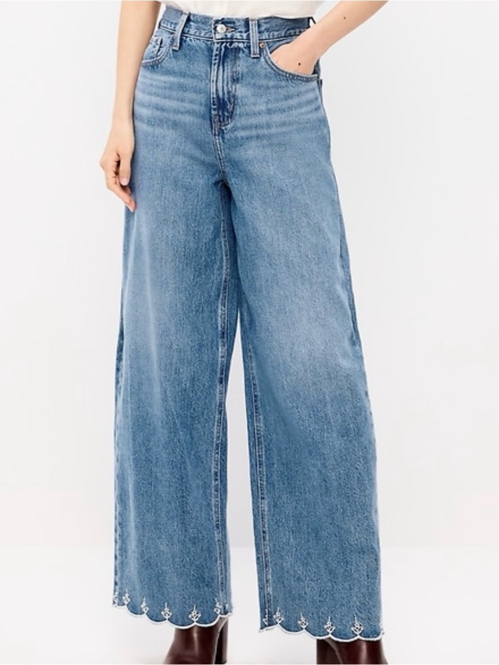 Old Navy Light Blue Wide-Leg Scallop Hem Jeans